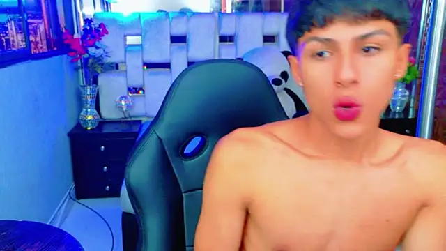 Snapshot of StormLuxX chatting on December 16, 12:10 pm StormLuxX online show from December 16, 12:10 pm