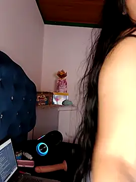 Snapshot of MisNicol chatting on December 4, 8:28 pm MisNicol online show from December 4, 8:28 pm