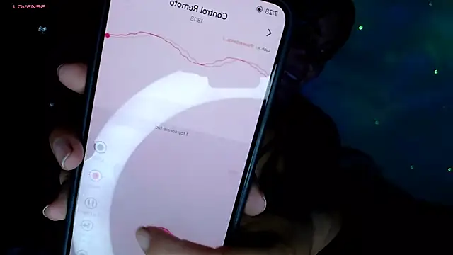 Snapshot of MisNicol chatting on December 17, 12:27 am MisNicol online show from December 17, 12:27 am