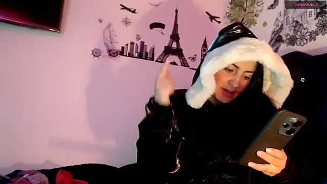 Snapshot of MisNicol chatting on January 17, 1:05 pm MisNicol online show from January 17, 1:05 pm