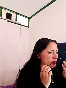 Snapshot of MisNicol chatting on February 3, 9:53 pm MisNicol online show from February 3, 9:53 pm