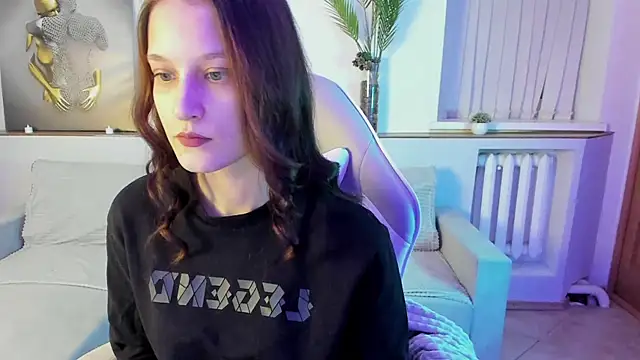 Snapshot of KrisDoeil chatting on December 17, 2:28 am KrisDoeil online show from December 17, 2:28 am