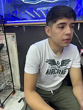 Snapshot of Johan_stick chatting on December 3, 4:27 pm Johan stick online show from December 3, 4:27 pm