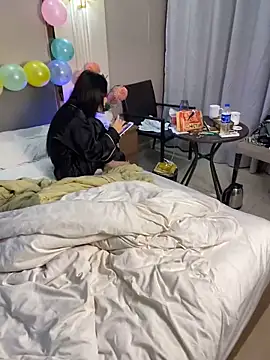 Snapshot of r-u-ok chatting on December 15, 8:02 pm r-u-ok online show from December 15, 8:02 pm