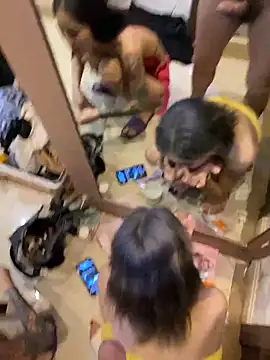 Snapshot of r-u-ok chatting on December 16, 9:53 pm r-u-ok online show from December 16, 9:53 pm