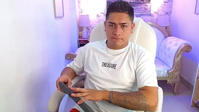 Snapshot of aroon_12 chatting on December 5, 11:30 am aroon 12 online show from December 5, 11:30 am