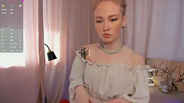 Snapshot of MaireLanda chatting on June 25, 5:12 am MaireLanda online show from June 25, 5:12 am