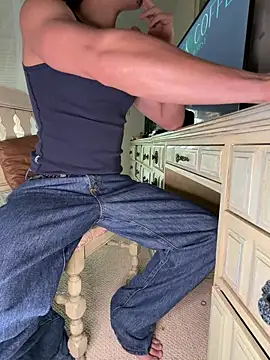 Snapshot of lionel66878 chatting on December 17, 8:37 pm lionel66878 online show from December 17, 8:37 pm