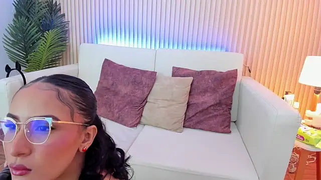 Snapshot of Samantha_luv_ chatting on December 16, 12:48 am Samantha luv online show from December 16, 12:48 am