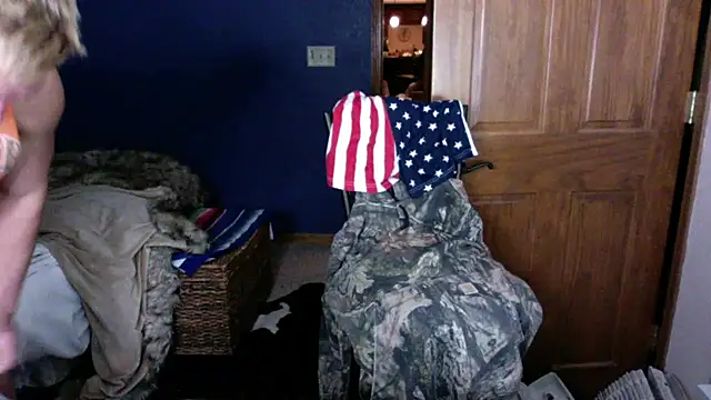 Snapshot of SpunRedneck chatting on December 16, 10:53 am SpunRedneck online show from December 16, 10:53 am