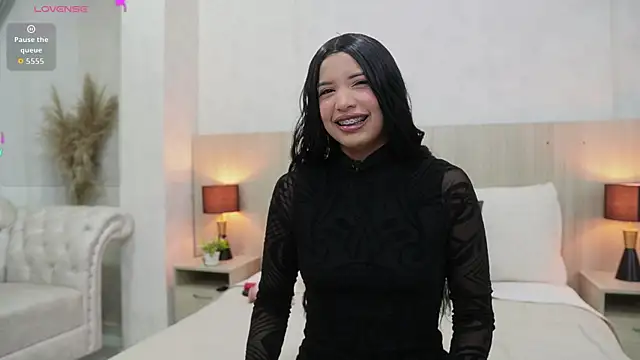 Snapshot of nicol_alvarez chatting on May 10, 11:37 am nicol alvarez online show from May 10, 11:37 am