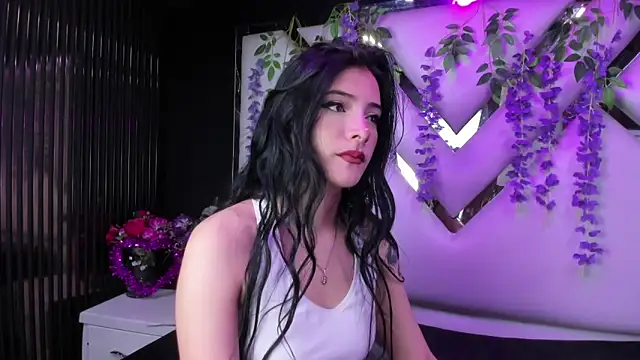 Snapshot of liinzy_rouse69 chatting on April 7, 2:06 pm liinzy rouse69 online show from April 7, 2:06 pm