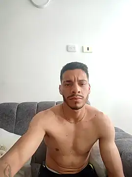 Snapshot of LeoThomson chatting on December 19, 5:09 pm LeoThomson online show from December 19, 5:09 pm