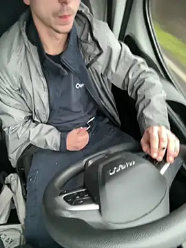 Snapshot of Davide9910x chatting on December 16, 12:10 pm Davide9910x online show from December 16, 12:10 pm