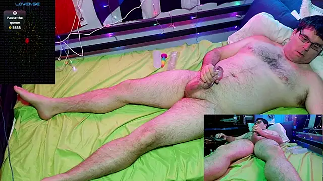 Snapshot of cumfun110@xh chatting on December 3, 12:40 am cumfun110xh online show from December 3, 12:40 am