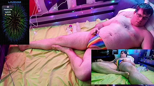 Snapshot of cumfun110@xh chatting on December 4, 12:31 am cumfun110xh online show from December 4, 12:31 am