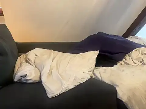 Snapshot of CBT-Sounding chatting on December 4, 12:03 pm CBT-Sounding online show from December 4, 12:03 pm