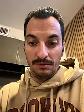 Snapshot of andresbale chatting on December 2, 1:11 am andresbale online show from December 2, 1:11 am