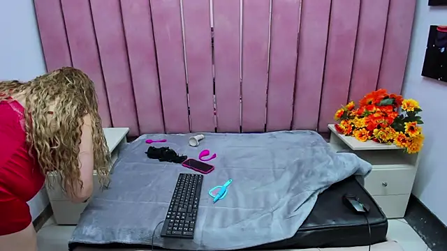 Snapshot of danya_milf chatting on December 17, 6:36 pm danya milf online show from December 17, 6:36 pm