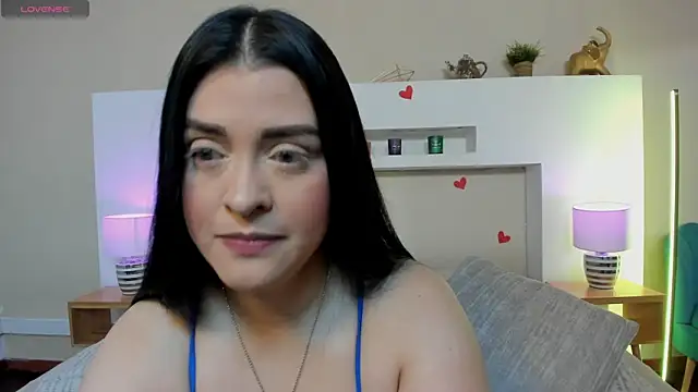 Snapshot of AnikaRomanoff_ chatting on May 8, 11:37 am AnikaRomanoff online show from May 8, 11:37 am