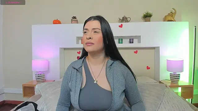 Snapshot of AnikaRomanoff_ chatting on May 20, 11:38 am AnikaRomanoff online show from May 20, 11:38 am