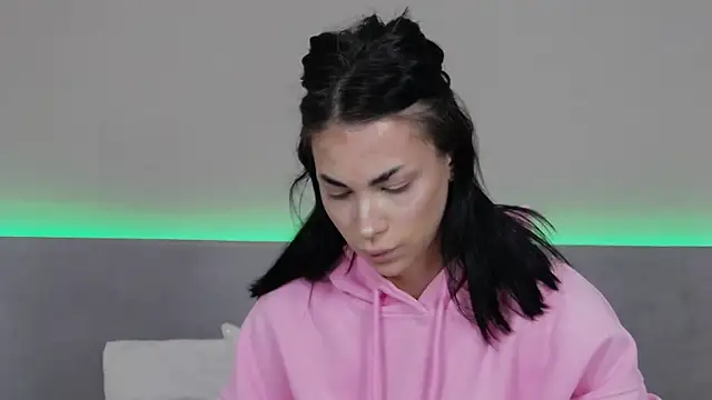 Snapshot of RachaelMils chatting on December 16, 3:44 am RachaelMils online show from December 16, 3:44 am