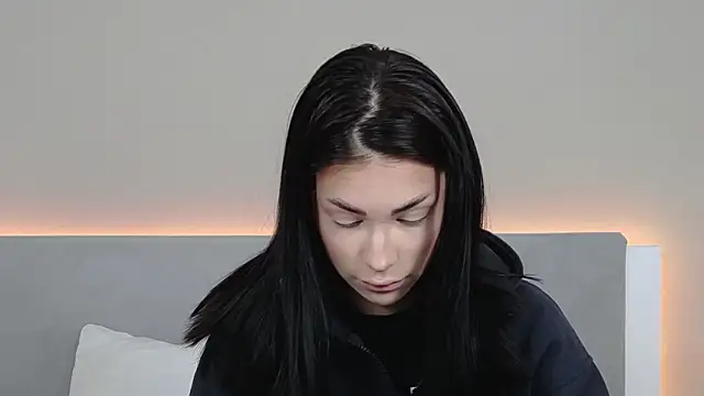 RachaelMils online show from March 7, 3:58 am