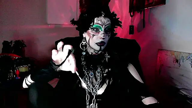 Snapshot of EmpressMorrigan chatting on December 19, 11:17 am EmpressMorrigan online show from December 19, 11:17 am