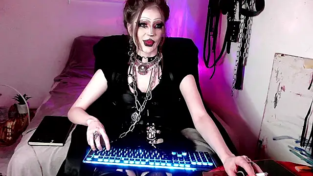 Snapshot of EmpressMorrigan chatting on March 8, 2:43 pm EmpressMorrigan online show from March 8, 2:43 pm