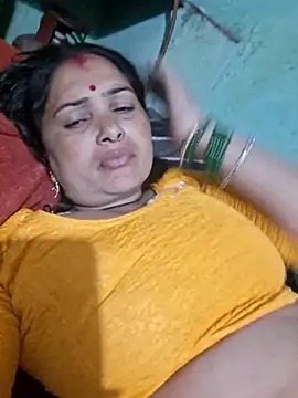 Snapshot of Your-shreya143 chatting on August 6, 4:58 am Your-shreya143 online show from August 6, 4:58 am