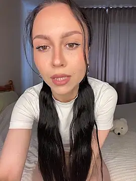 Snapshot of MonicaMercer chatting on April 7, 8:04 am MonicaMercer online show from April 7, 8:04 am