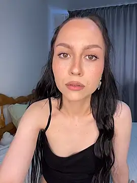 Snapshot of MonicaMercer chatting on April 8, 8:58 am MonicaMercer online show from April 8, 8:58 am