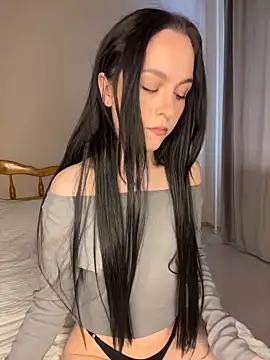 Snapshot of MonicaMercer chatting on April 14, 7:14 am MonicaMercer online show from April 14, 7:14 am
