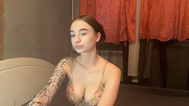 Snapshot of imChatty_Alice chatting on May 30, 1:25 am imChatty Alice online show from May 30, 1:25 am
