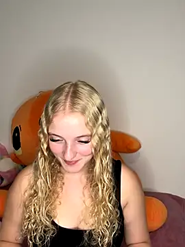 Snapshot of Sophie_cute06 chatting on December 16, 7:08 pm Sophie cute06 online show from December 16, 7:08 pm