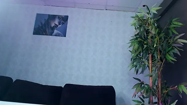 Snapshot of SilviaVanda chatting on December 14, 8:09 am SilviaVanda online show from December 14, 8:09 am