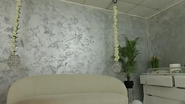 SilviaVanda online show from June 19, 6:07 am