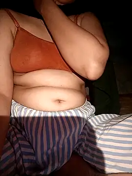 hottyrose69 online show from December 3, 4:53 am