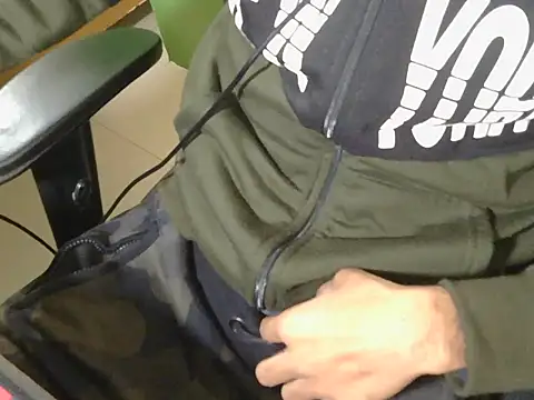 Snapshot of Michal_Fransis chatting on December 5, 12:47 pm Michal Fransis online show from December 5, 12:47 pm