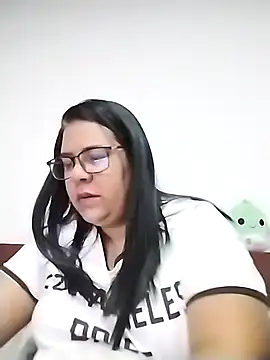 Snapshot of Carameloswing1 chatting on December 4, 12:42 am Carameloswing1 online show from December 4, 12:42 am