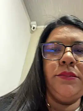 Snapshot of Carameloswing1 chatting on February 6, 2:31 pm Carameloswing1 online show from February 6, 2:31 pm