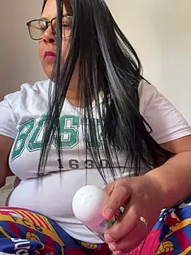 Snapshot of Carameloswing1 chatting on February 7, 2:54 pm Carameloswing1 online show from February 7, 2:54 pm