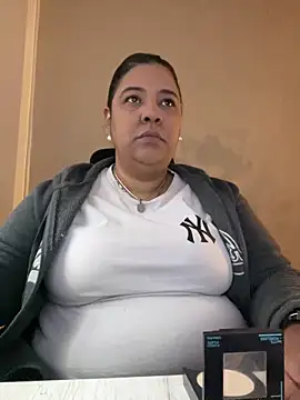 Snapshot of Carameloswing1 chatting on March 29, 11:43 am Carameloswing1 online show from March 29, 11:43 am