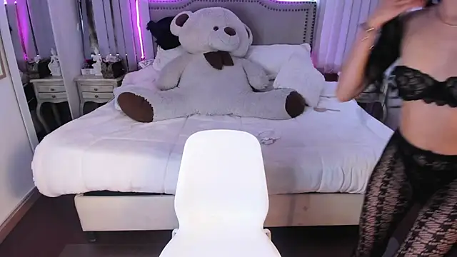 lya  brown online show from March 3, 12:22 pm