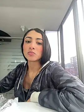 Snapshot of lya__brown chatting on May 22, 11:05 am lya brown online show from May 22, 11:05 am