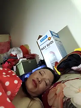 Y-eahi online show from December 4, 5:21 pm