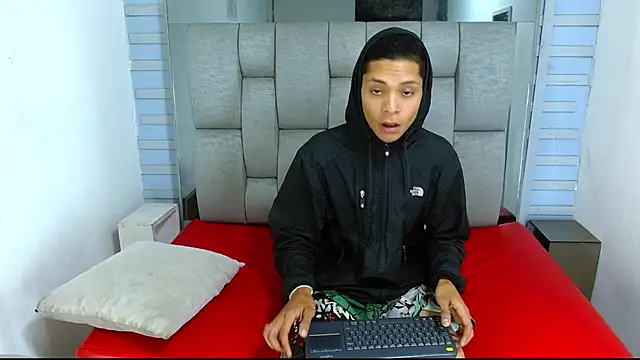 Axel Marcu online show from December 5, 1:09 pm