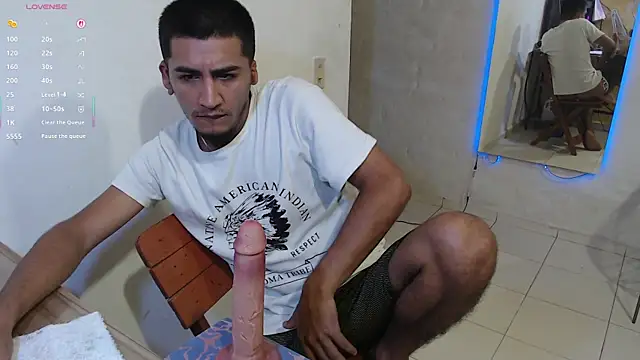 Snapshot of maxI_dick33 chatting on March 19, 8:57 pm maxI dick33 online show from March 19, 8:57 pm