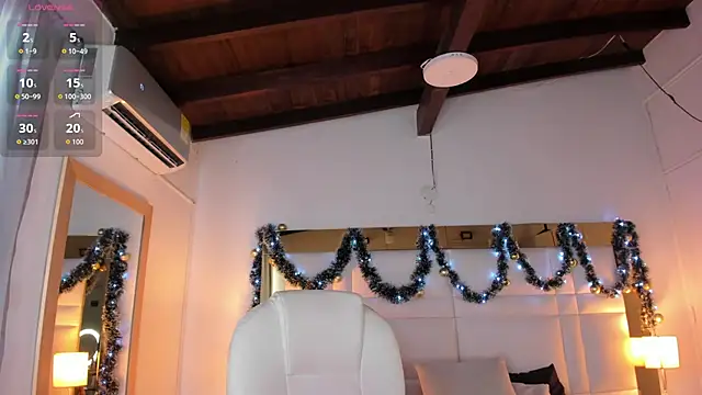 Snapshot of Zoei_Moon chatting on December 13, 7:53 pm Zoei Moon online show from December 13, 7:53 pm