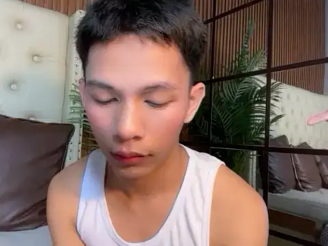 Snapshot of TheBoyAboveYou chatting on June 1, 2:19 pm TheBoyAboveYou online show from June 1, 2:19 pm